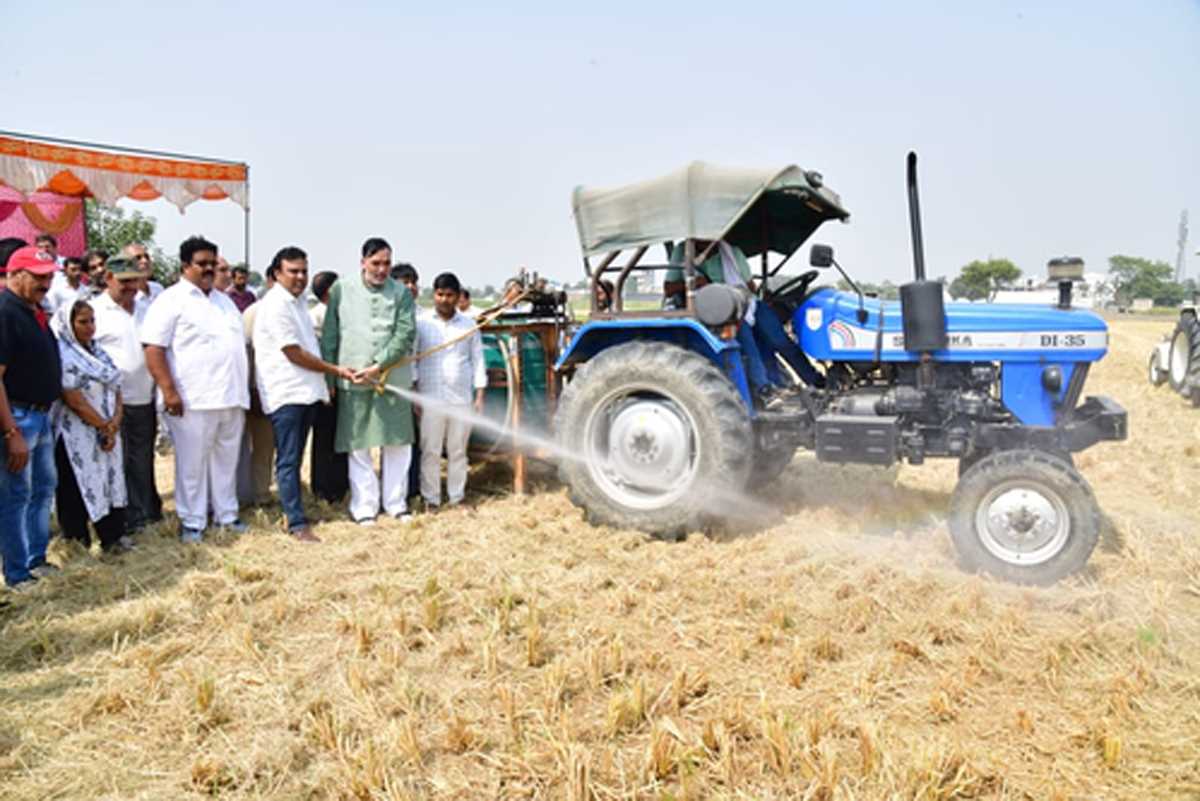दिल्ली में पराली गलाने के लिए बायो डी-कंपोजर के छिड़काव शुरू